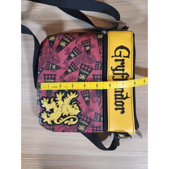 Loungefly GRYFFINDOR Harry Potter Crossbody Purse Red Yellow Adj Strap - Picture 7 of 7